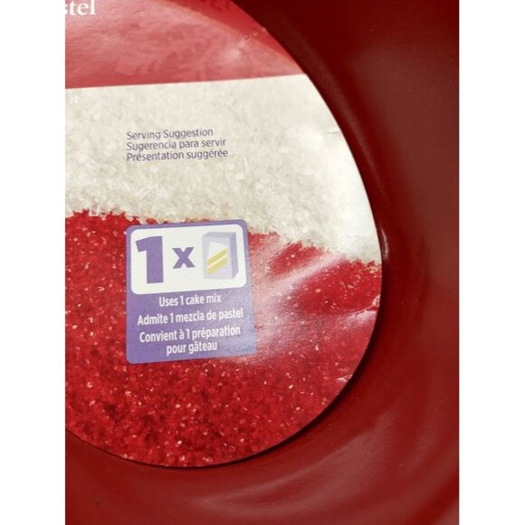 Wilton Non-Stick Cake Pan & Holiday Mini Cutter Set - Picture 5 of 10